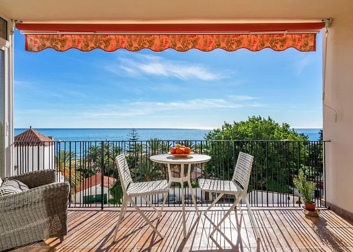 Lovely Beachfront Flat With Sunny Balcony Ref 40