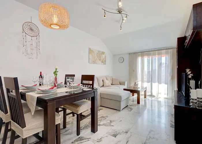Top Floor Fuengirola Park Apartment With Parking