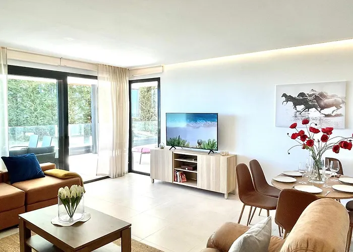 Modern 3 Bedroom Apartment 300 Meters To The Beach