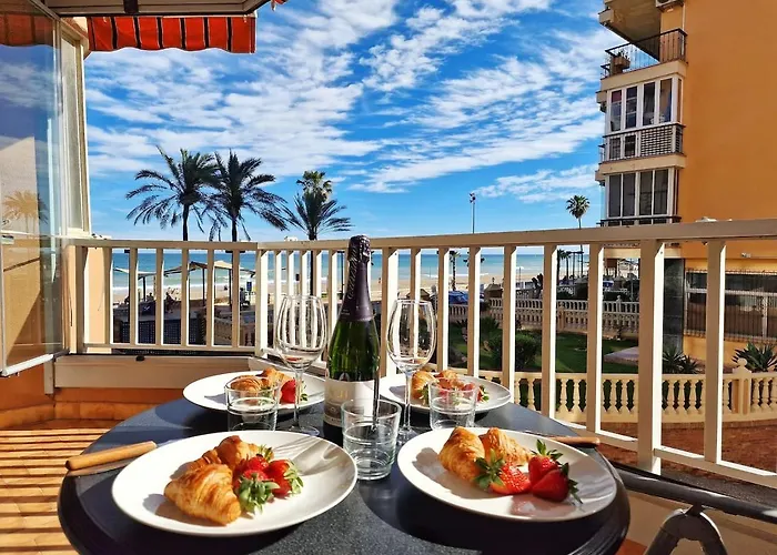 Amplio Apartamento Con Terraza En Primera Linea De Playa