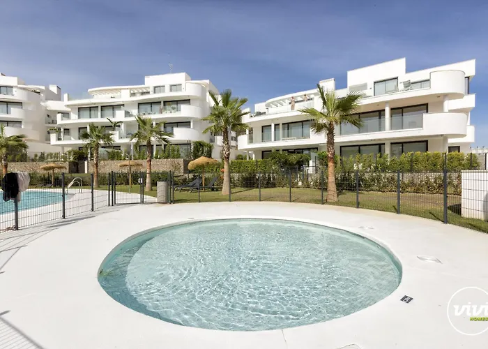 Vivi Homes - Lady Pool, Garden, Patio & Beach