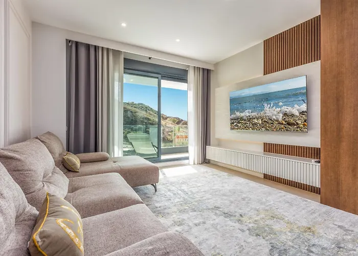 Vivi Homes - Sunny Views Wellness, Gym, Pool & Sea View