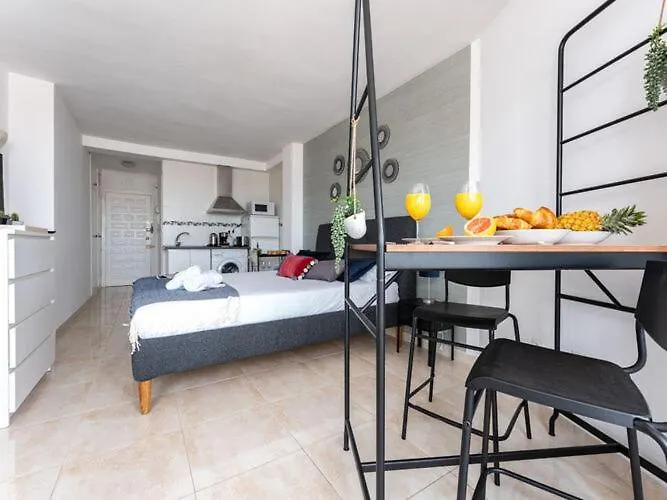 Faro\'S Fuengirola Centro Studio