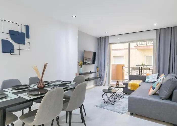 Beautiful 2Br - 20 Meters From Beach - In City Center