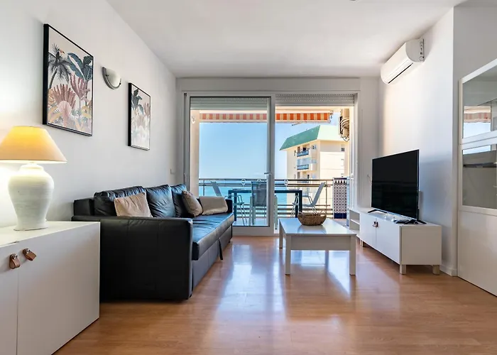2 Bed 1 Bath Very Bright Apt