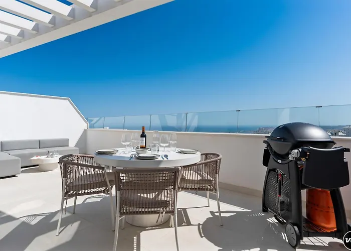 Vivi Homes - Gerrard Jacuzzi, Terrace, Pool & Sea Vew