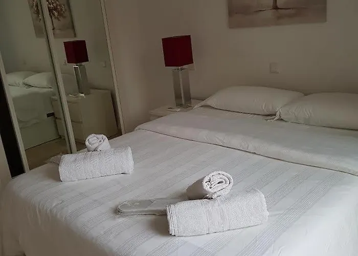 Diamond Room Center 1