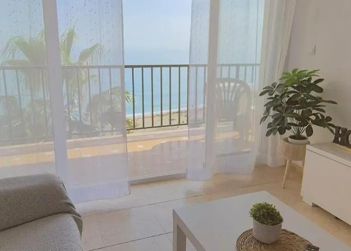 Apartamento Con Piscina En La Primera Linea De Playa De Fuengirola