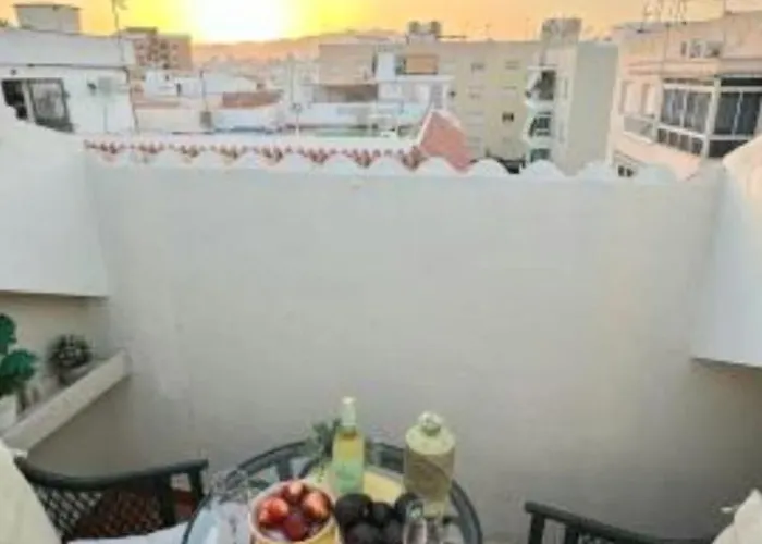 New City Penthouse Near Beach With Sunny Balcony