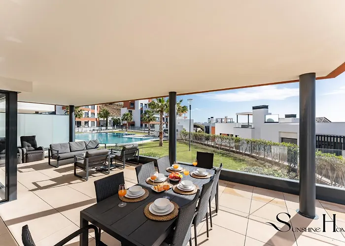 Luxury Beach Escape With Pools, Gym & Sauna