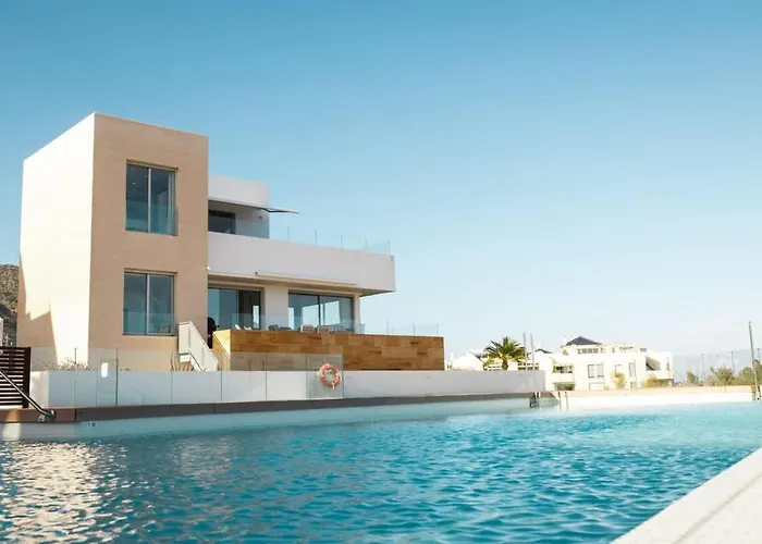 Lovely Villa With Uninterrupted Sea View