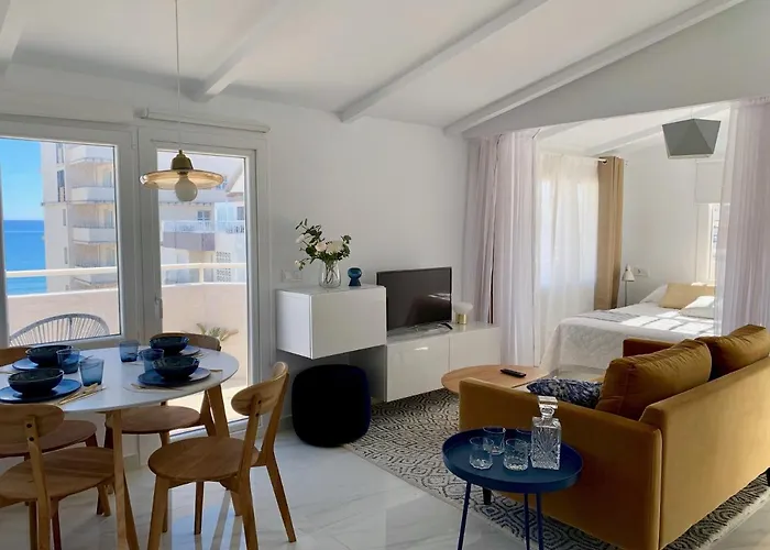 Luxury Penthouse, Sea Views, 50M From The Beach!