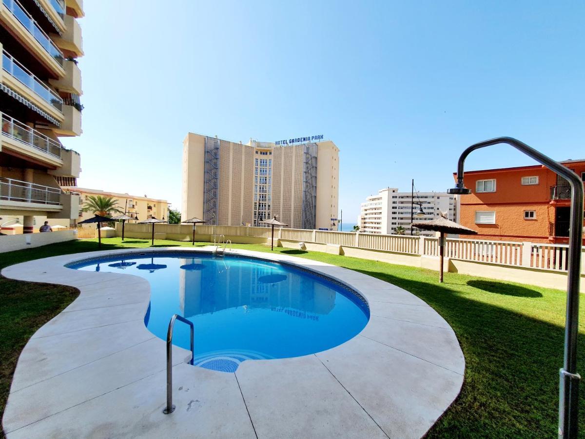 Carvajal Seafront Penthouse Apartment Fuengirola