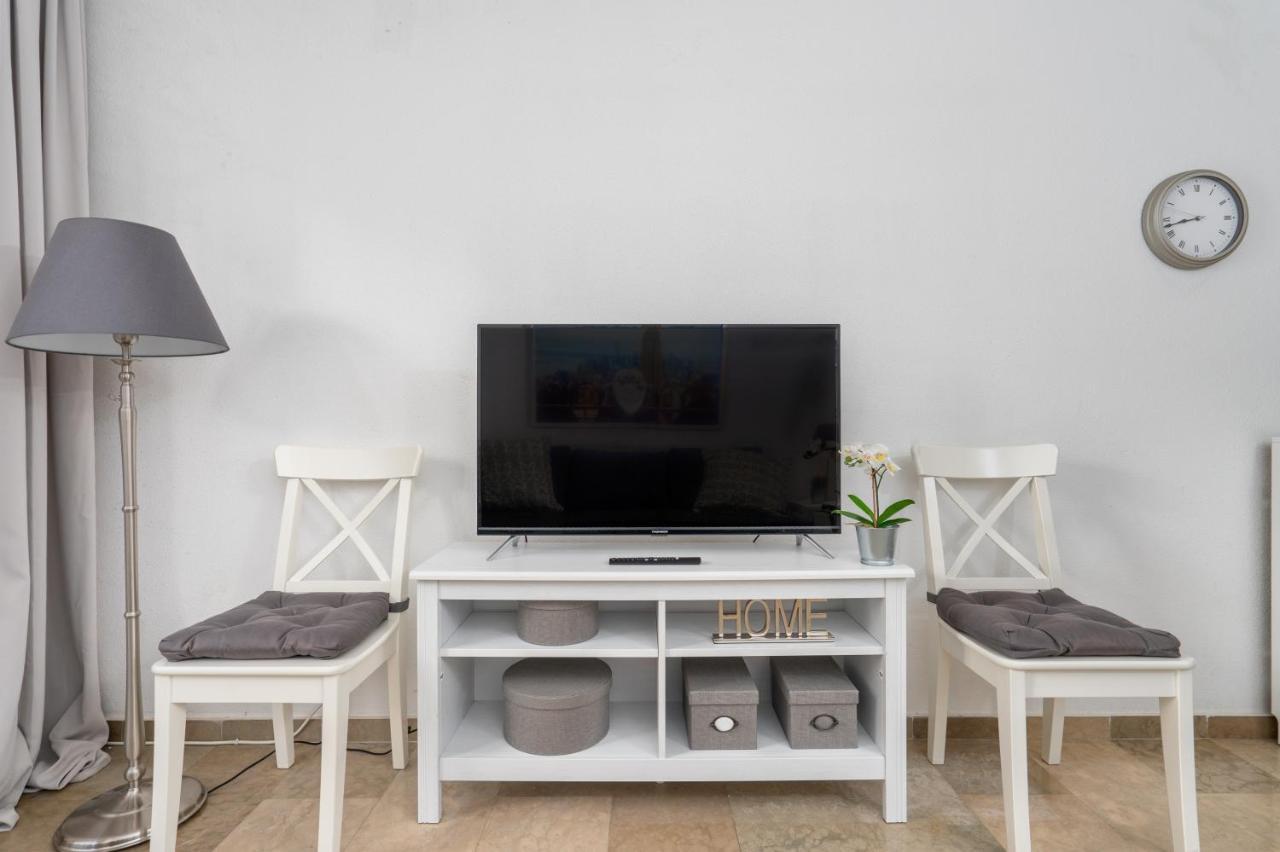 Gem In Boliches Soho With Wifi And Tv By Costarentals - Ref 77 *