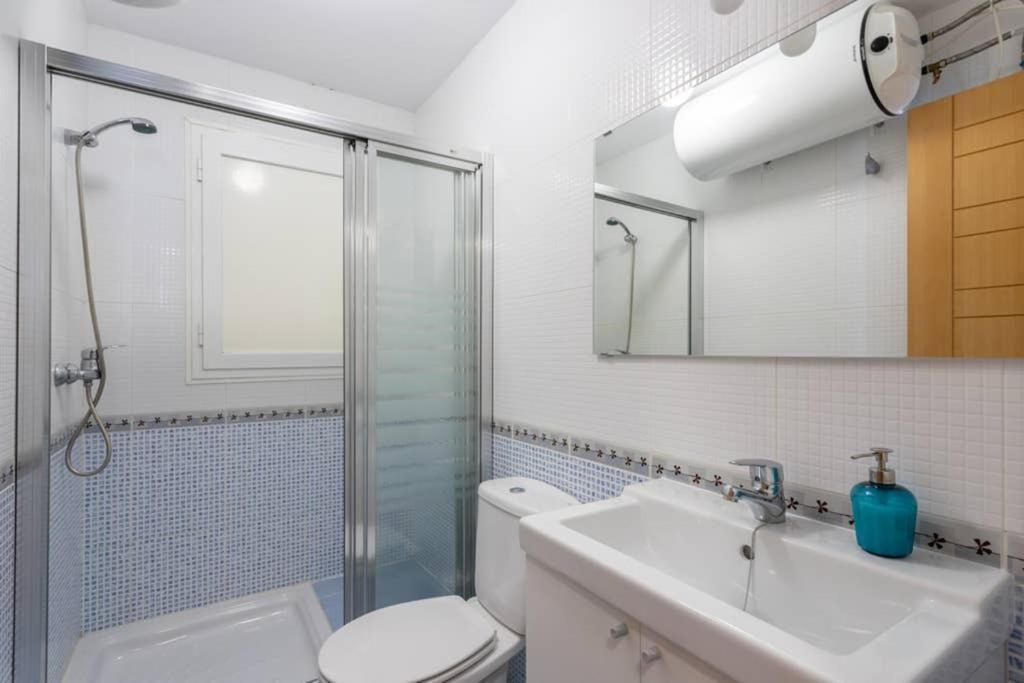 Apartamento Maravilloso ático; Sol Y Playa En Centro. A Estrenar Y Con Parking Gratis.