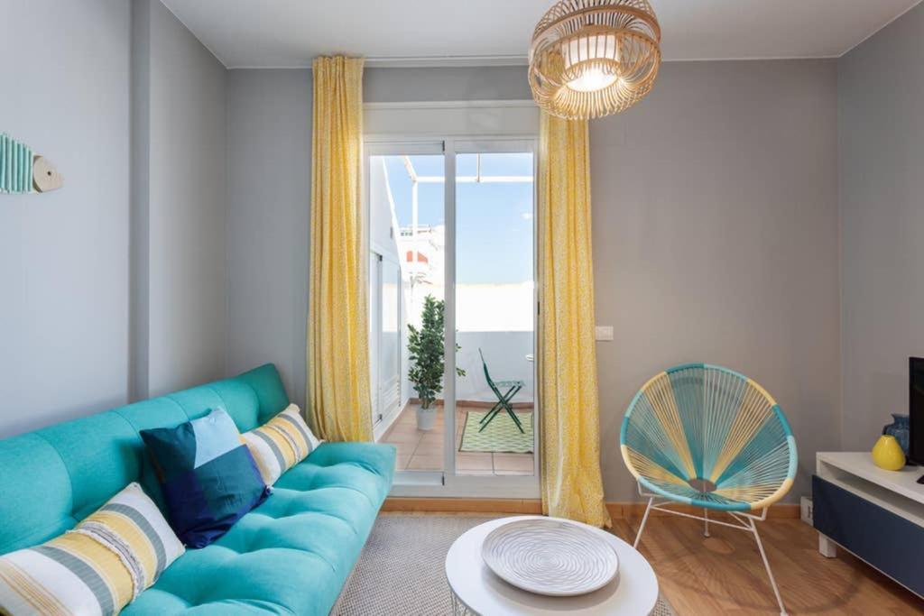 Apartamento Maravilloso ático; Sol Y Playa En Centro. A Estrenar Y Con Parking Gratis. *