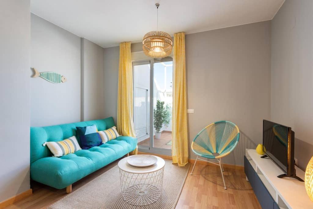 Apartamento Maravilloso ático; Sol Y Playa En Centro. A Estrenar Y Con Parking Gratis. Fuengirola