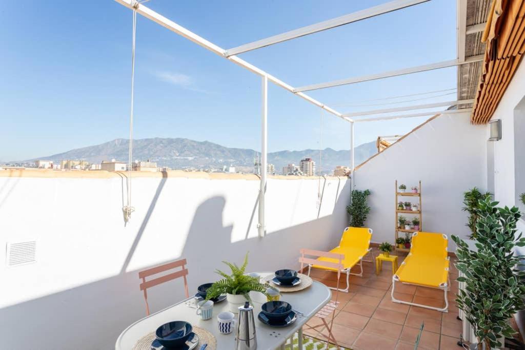 Apartamento Maravilloso ático; Sol Y Playa En Centro. A Estrenar Y Con Parking Gratis.