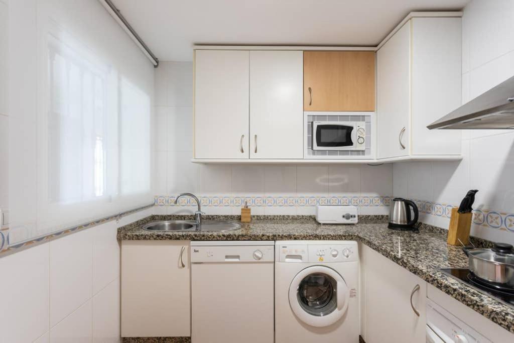 Maravilloso ático; Sol Y Playa En Centro. A Estrenar Y Con Parking Gratis. Apartamento Fuengirola