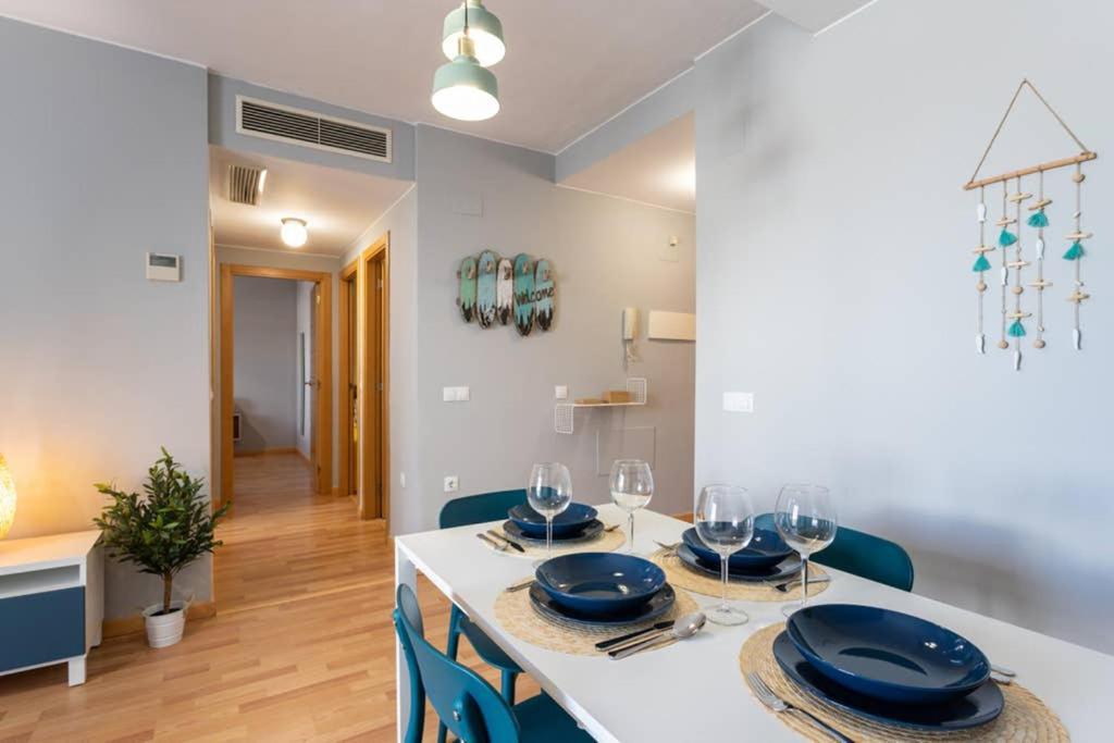 Apartamento Maravilloso ático; Sol Y Playa En Centro. A Estrenar Y Con Parking Gratis. Fuengirola