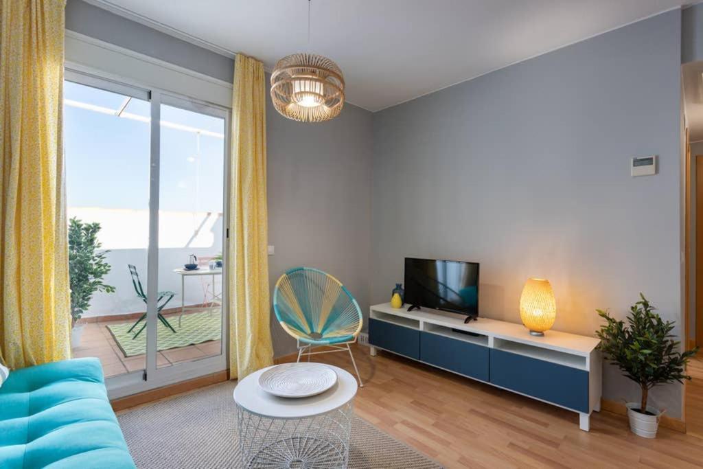 Maravilloso ático; Sol Y Playa En Centro. A Estrenar Y Con Parking Gratis. Apartamento Fuengirola