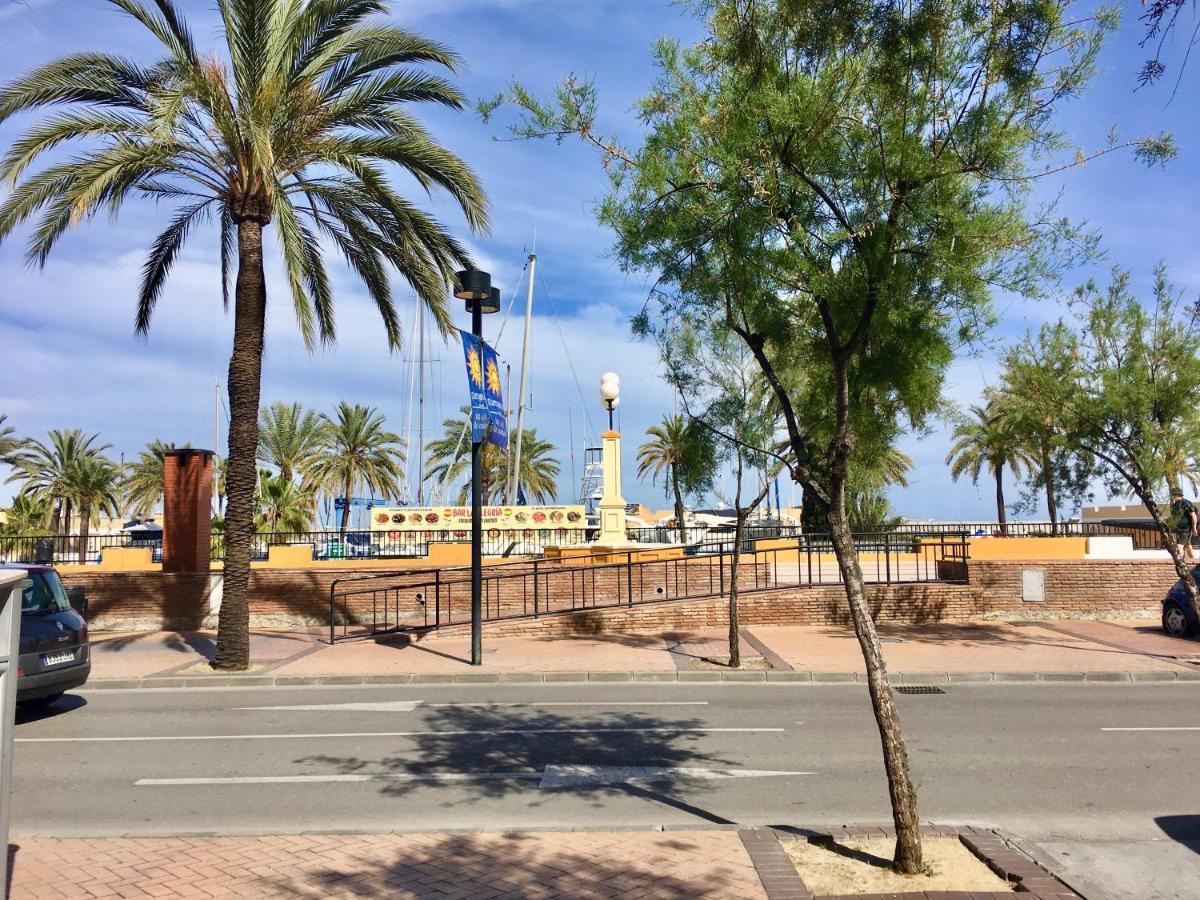 Fresh And Modern Delux In 1 Min From The Beach! Apartment *