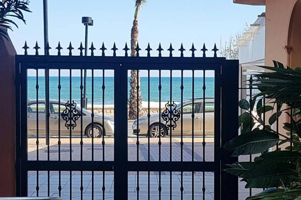 Beachfront With Sea Views And Pool * Fuengirola