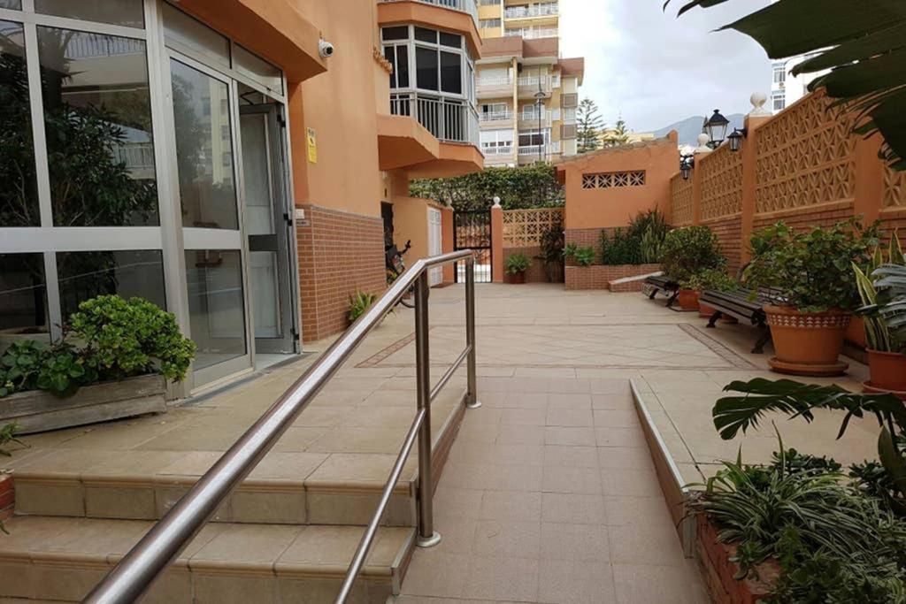 Beachfront With Sea Views And Pool Apartment