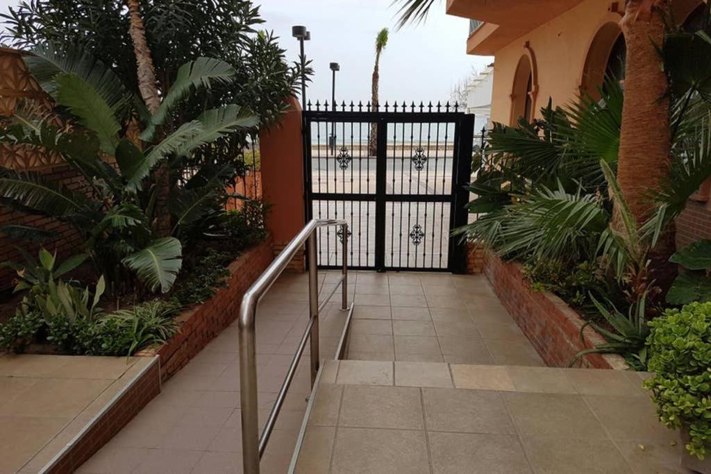 Beachfront With Sea Views And Pool * Fuengirola