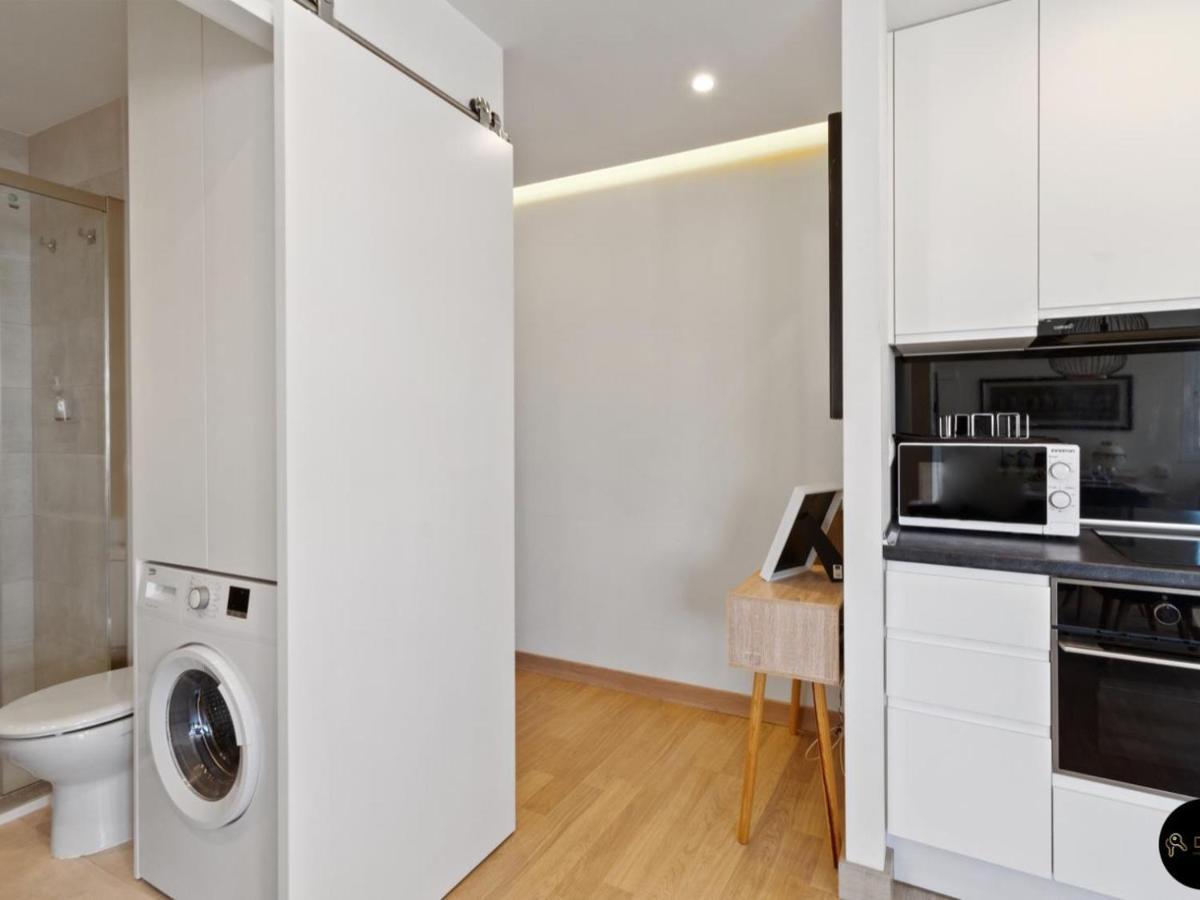 Apartment In The Center Of With Private Parking 2 Min Away *
