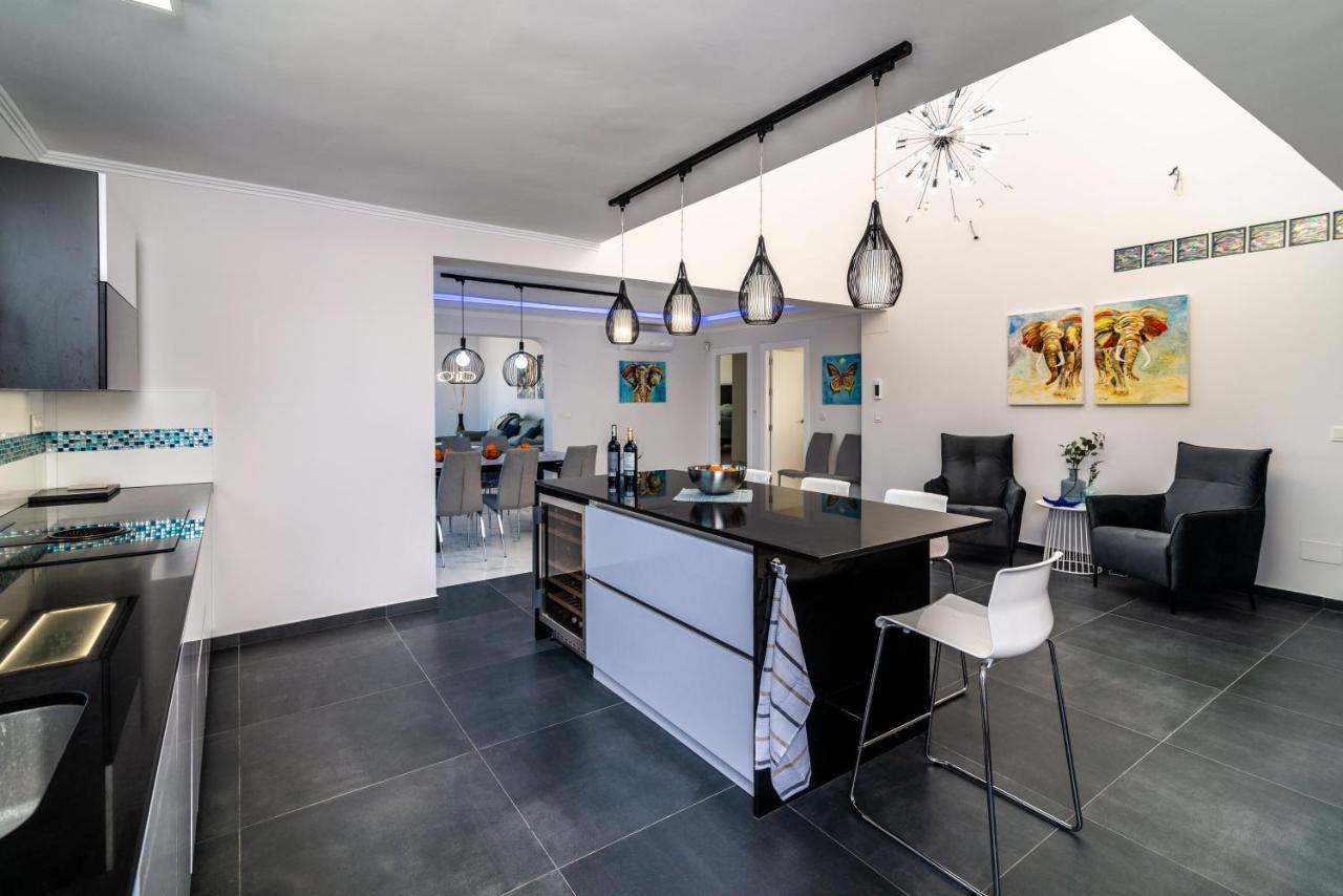 Renovated With Sea-views And Pool Villa *