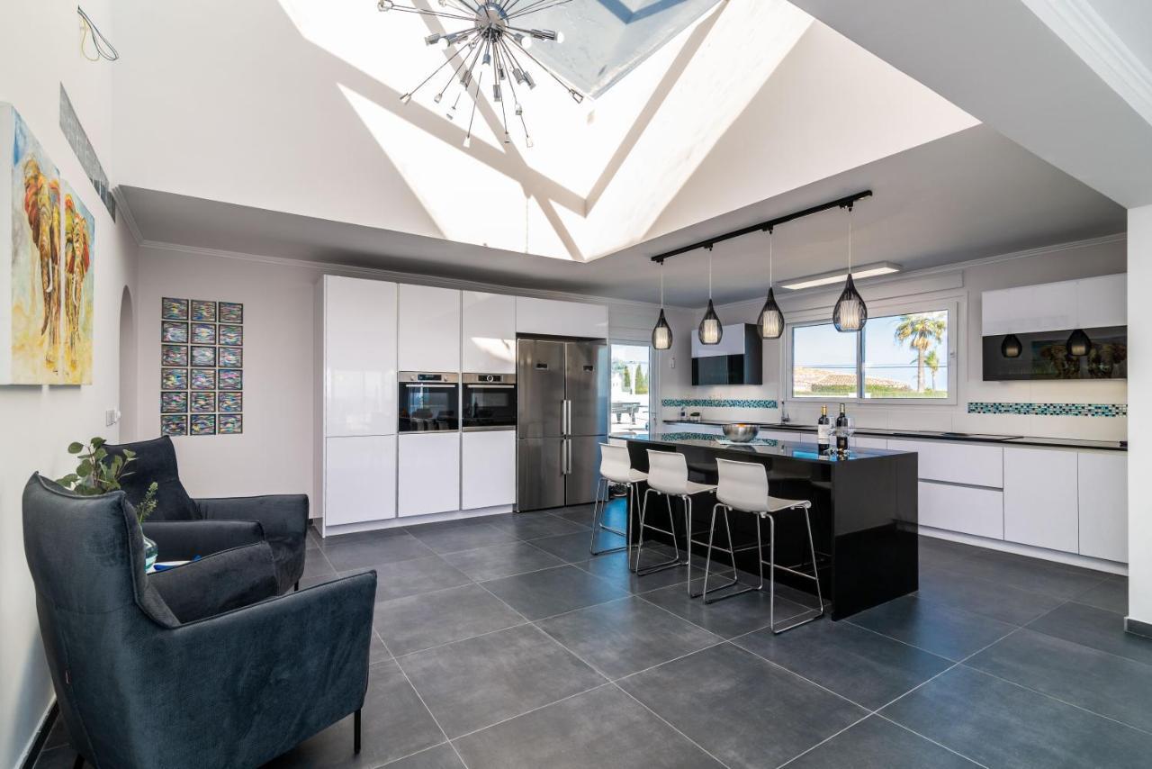 Villa Renovated With Sea-views And Pool Fuengirola