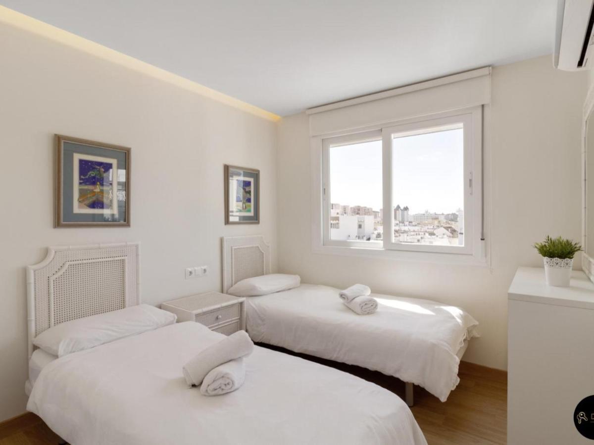 Apartment In The Center Of With Private Parking 2 Min Away Fuengirola