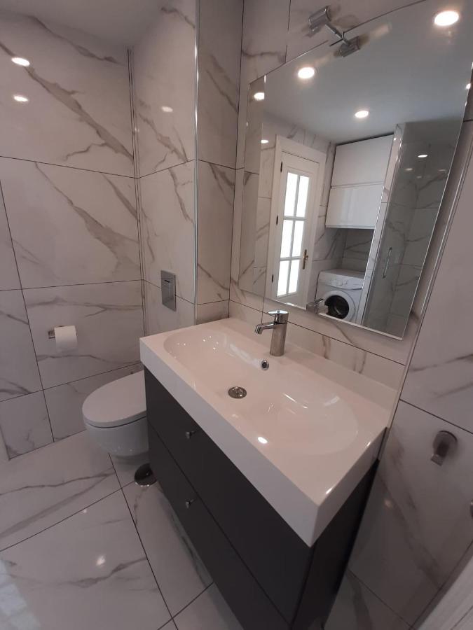 Estrellita Two Bedroom, Top Floor With Seaview Apartment *
