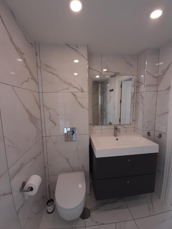 Estrellita Two Bedroom, Top Floor With Seaview Apartment