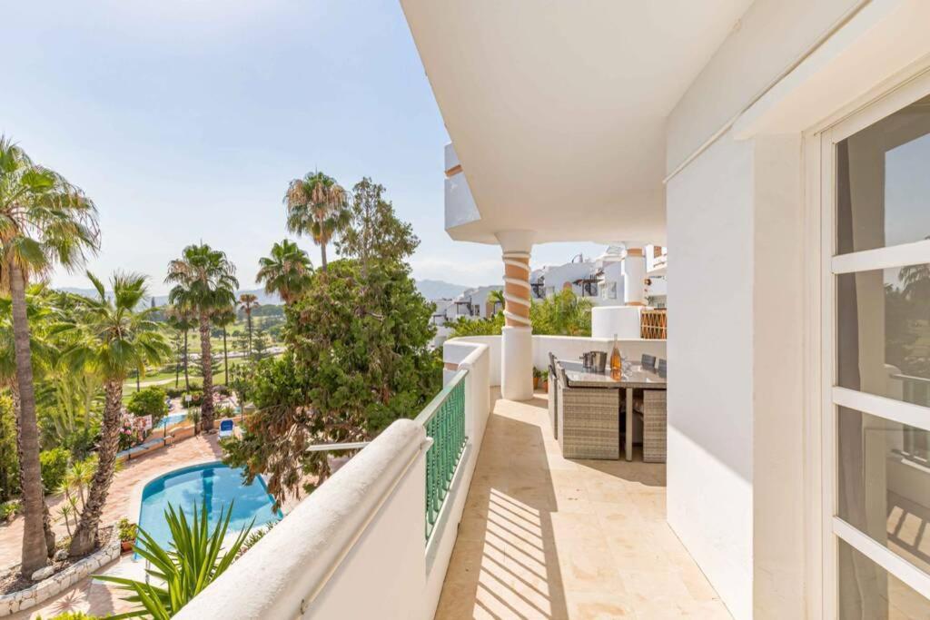 Stylish One Bed At Matchroom Country Club *