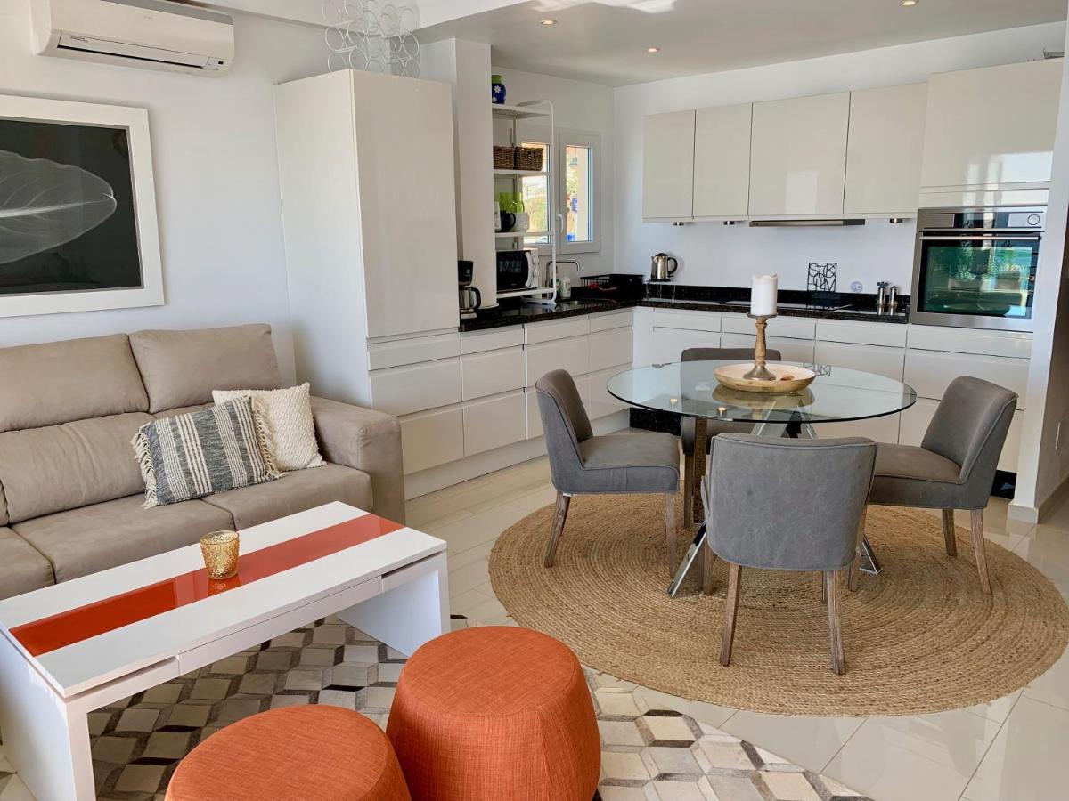 Beachfront In Apartment *