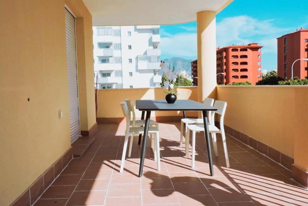 Cozy 2 Bedroom Apartment. Parking Included.