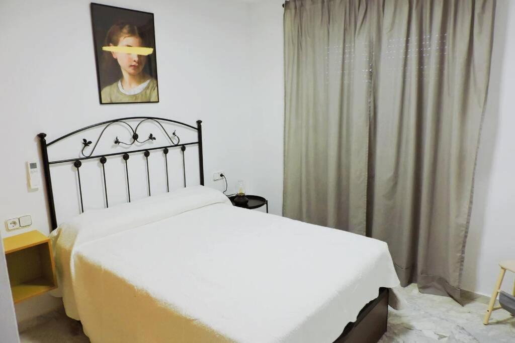 Huoneisto Cozy 2 Bedroom Apartment. Parking Included. Fuengirola