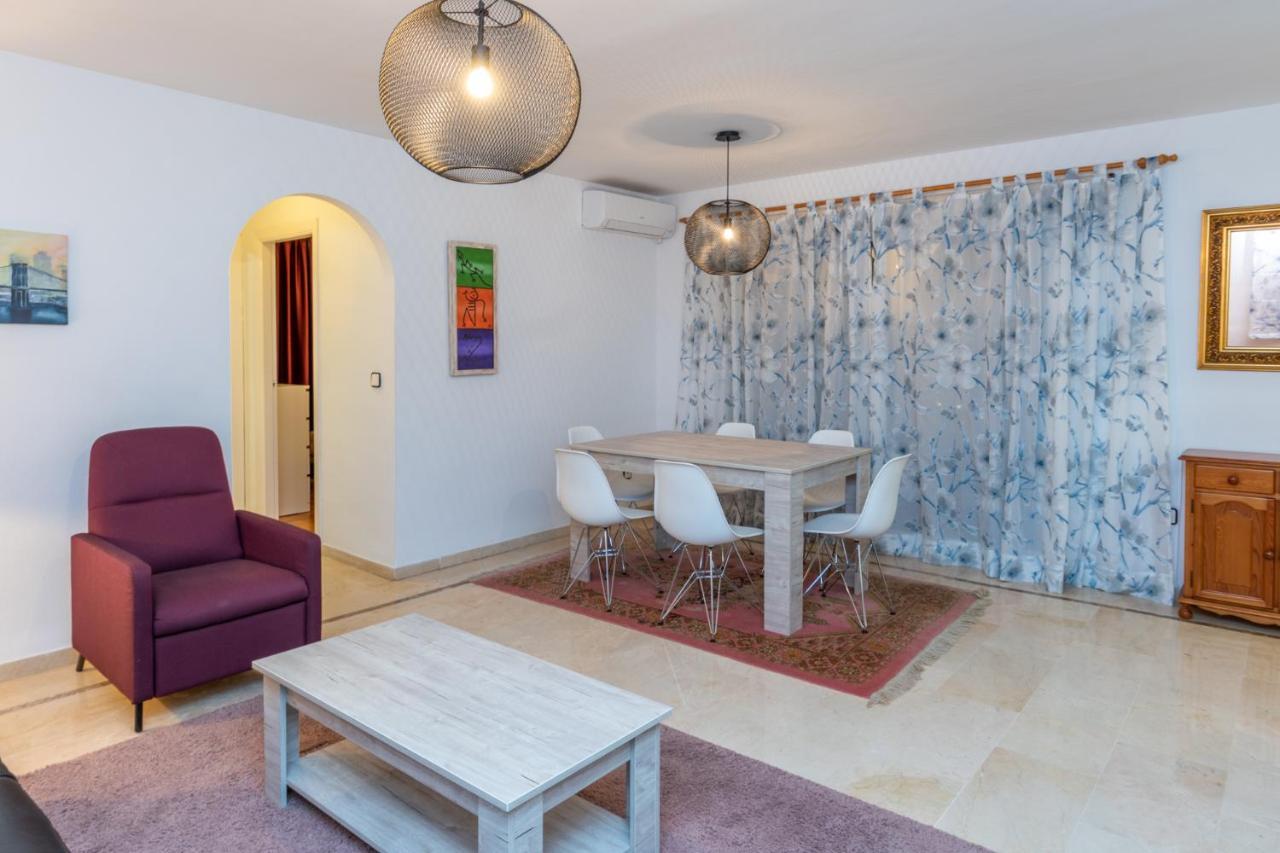 2br Urban Getaway - Good Wifi, Swimming Pool Apartment *