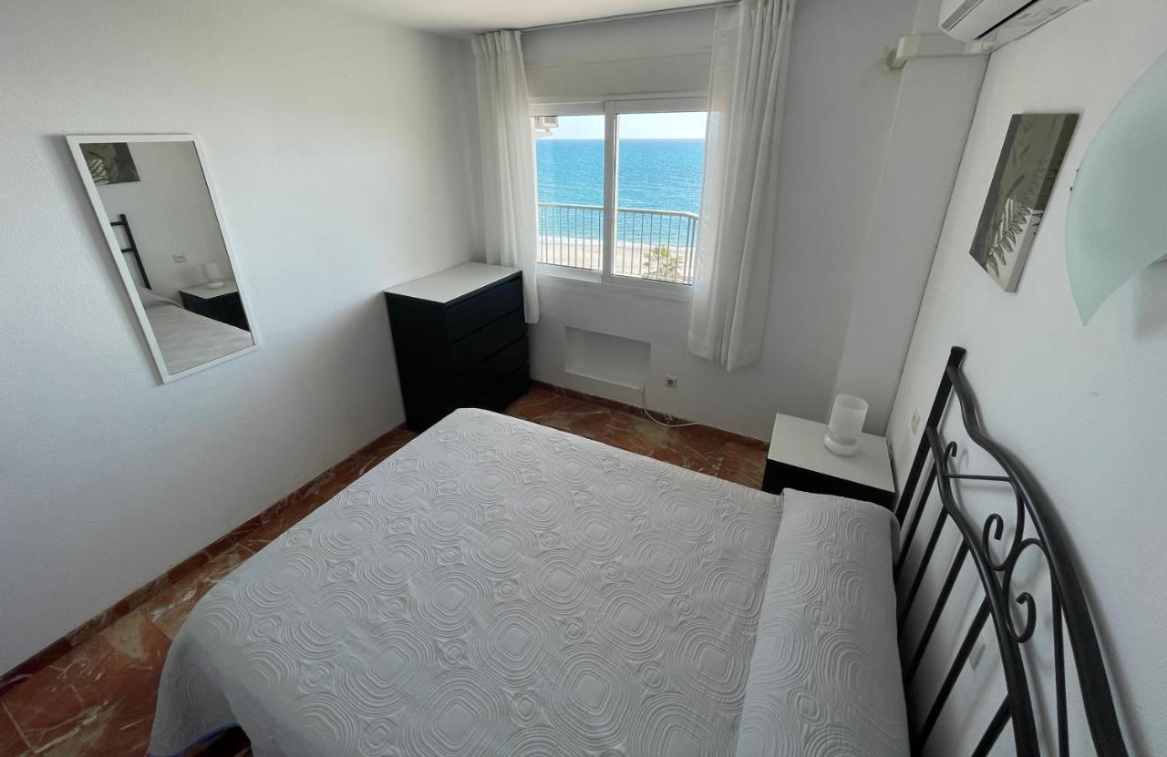 Apartamento Frente Al Mar Primera Linea De Playa Apartment With 2 Bedrooms Beachfront Fuengirola