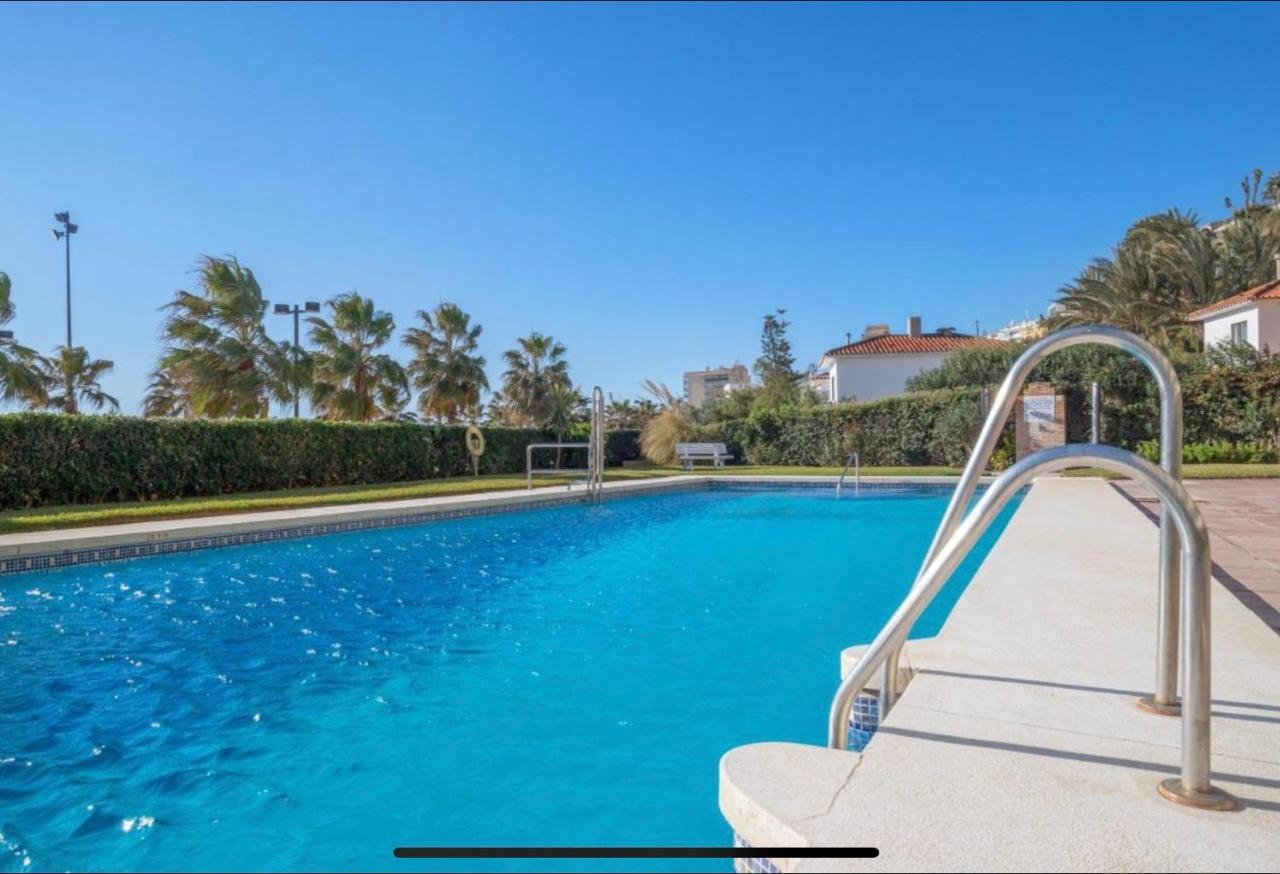 Apartamento Frente Al Mar Primera Linea De Playa Apartment With 2 Bedrooms Beachfront * Fuengirola