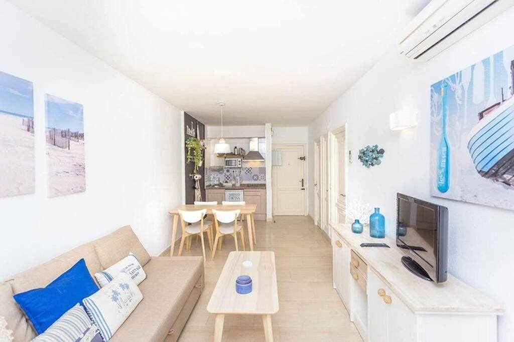 Precioso Apartamento Frente Al Mar Con Piscina Huoneisto *