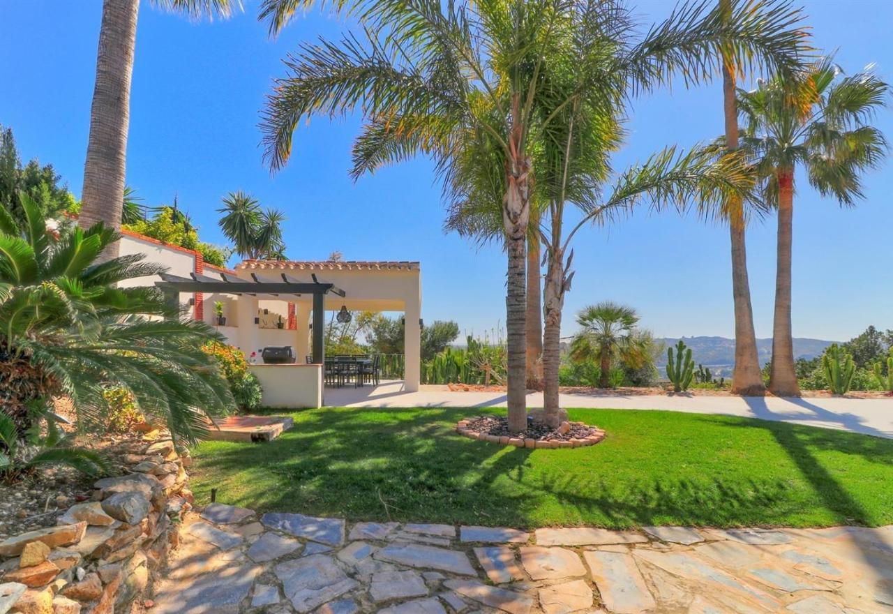 Amazing With Panoramic Views Huvilat *