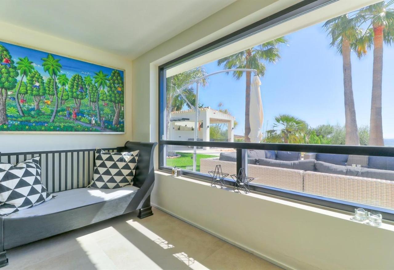 Amazing With Panoramic Views *
