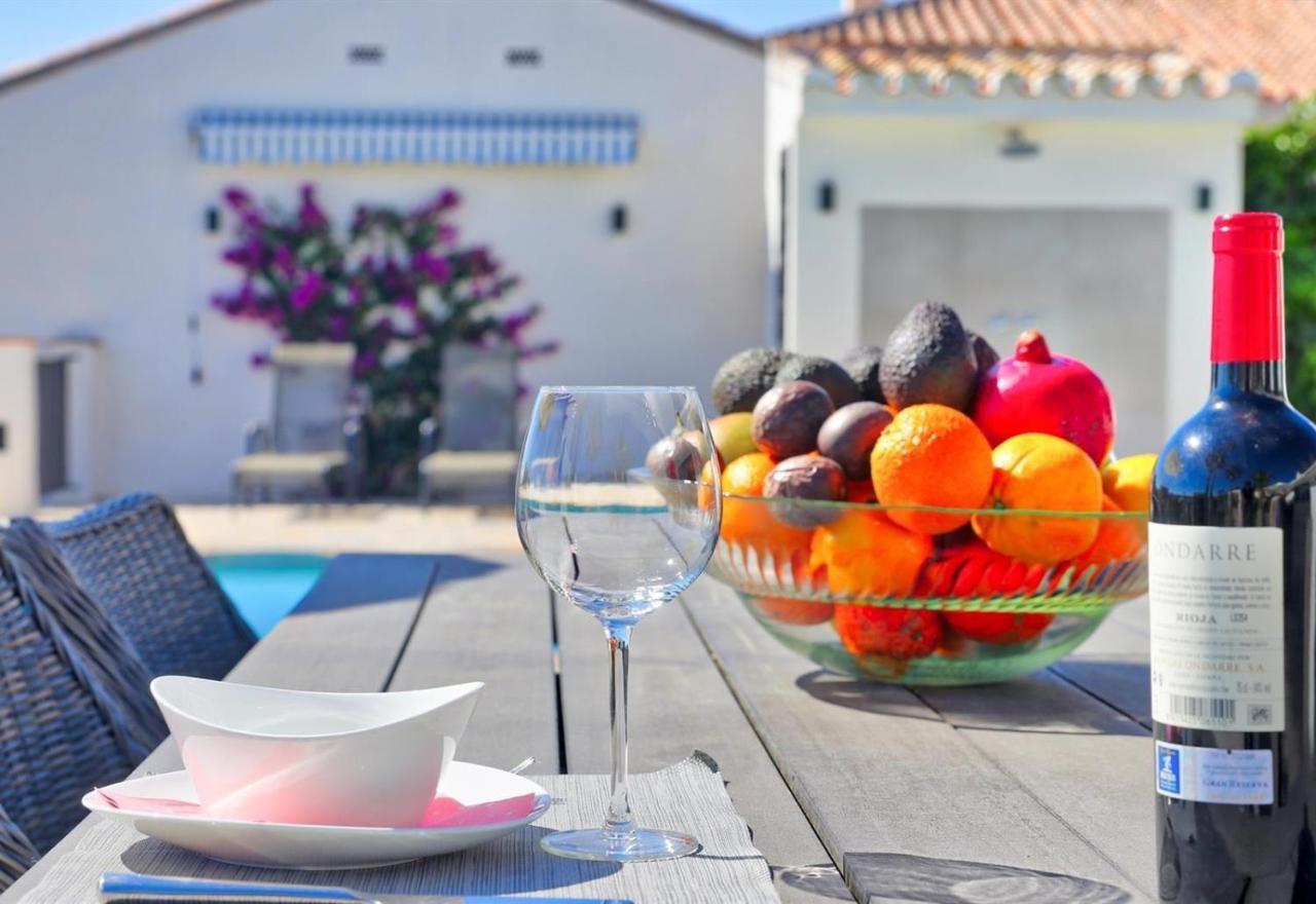 Amazing With Panoramic Views Huvilat
