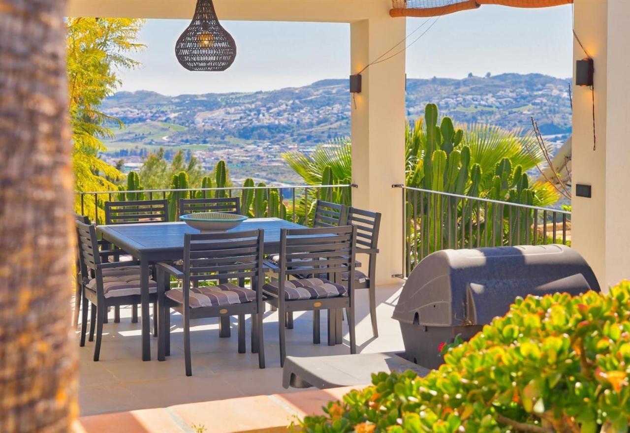 Amazing With Panoramic Views Huvilat *