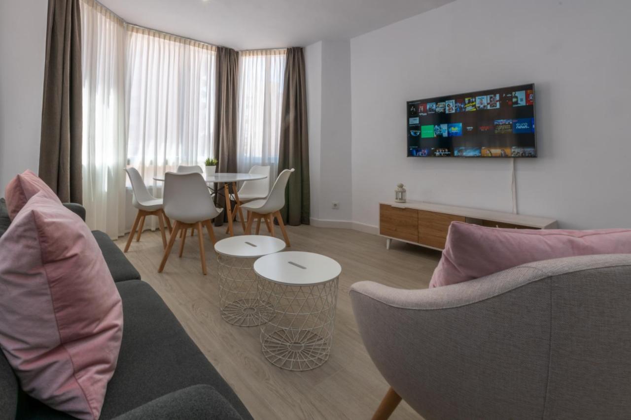Beachfront 1br Centre - Palmeras