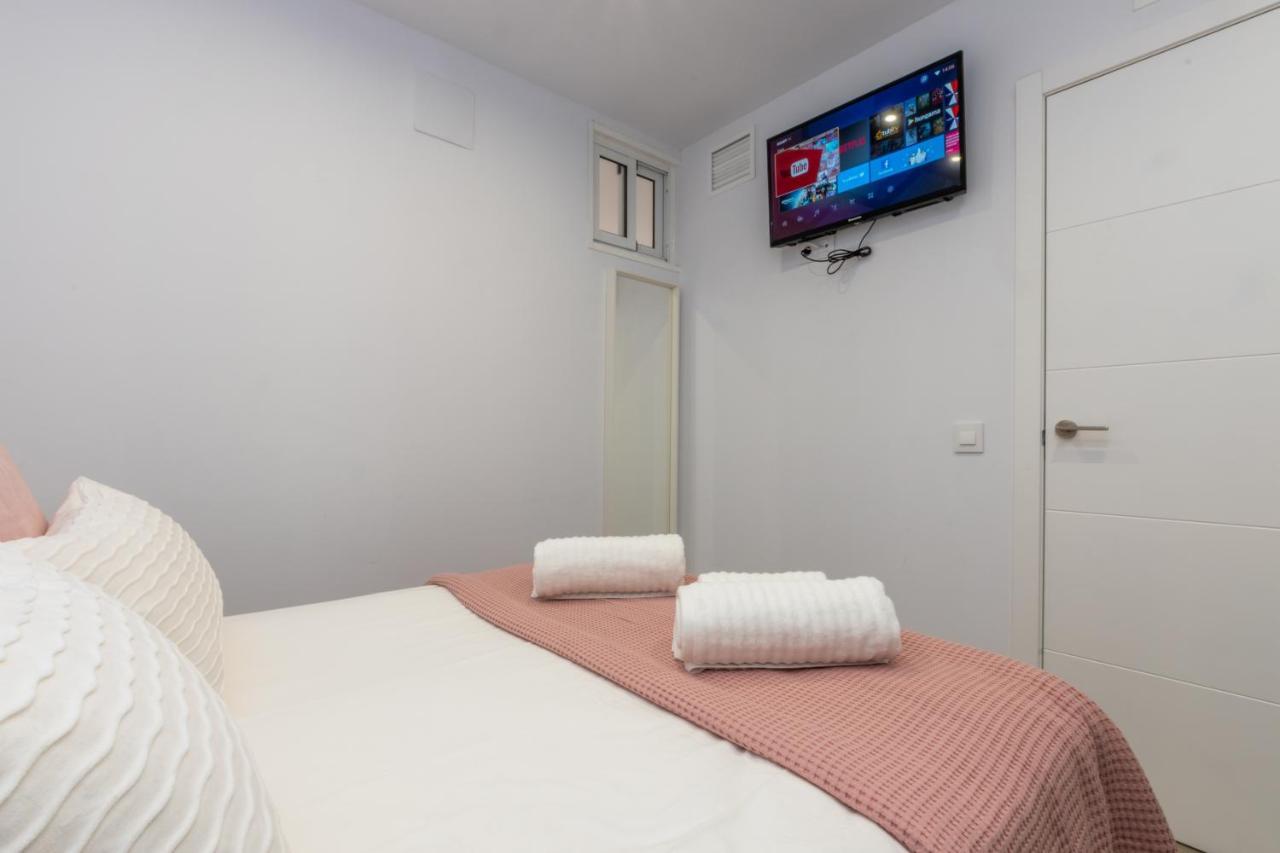 Beachfront 1br Centre - Palmeras