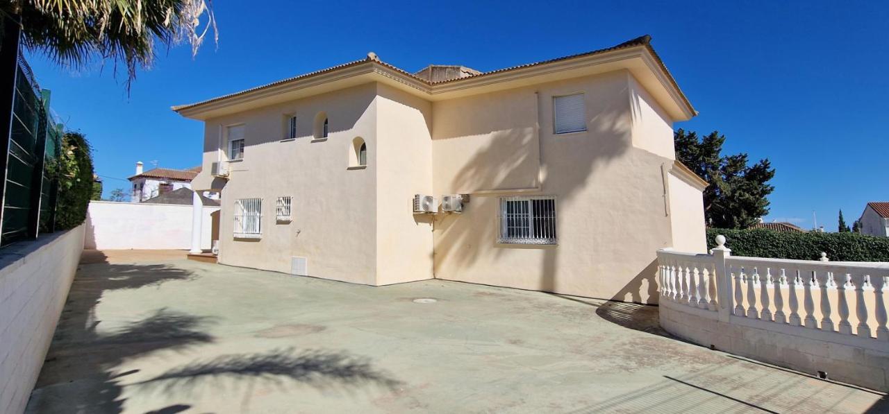 Golden Costa Del Sol - Big Private Pool - Bbq - Good Location Villa Fuengirola